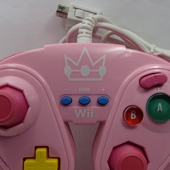 Nintendo Wii/Wii U Princess Peach wired fight pad controller - Picture 4 of 9